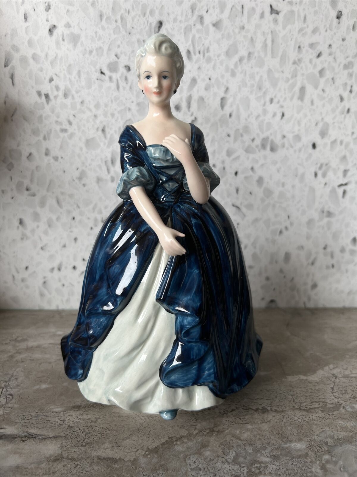VINTAGE MUSIC BOX Figurine Lady In Blue Dress Made By RK JAPAN,