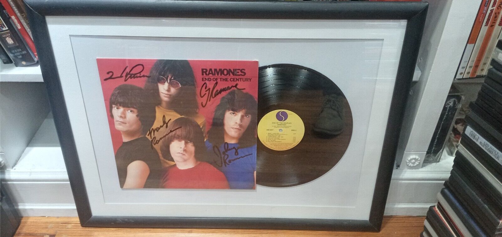 RAMONES END OF THE CENTURY LP Vinyl SIGNED BY FOUR Autograph Look 