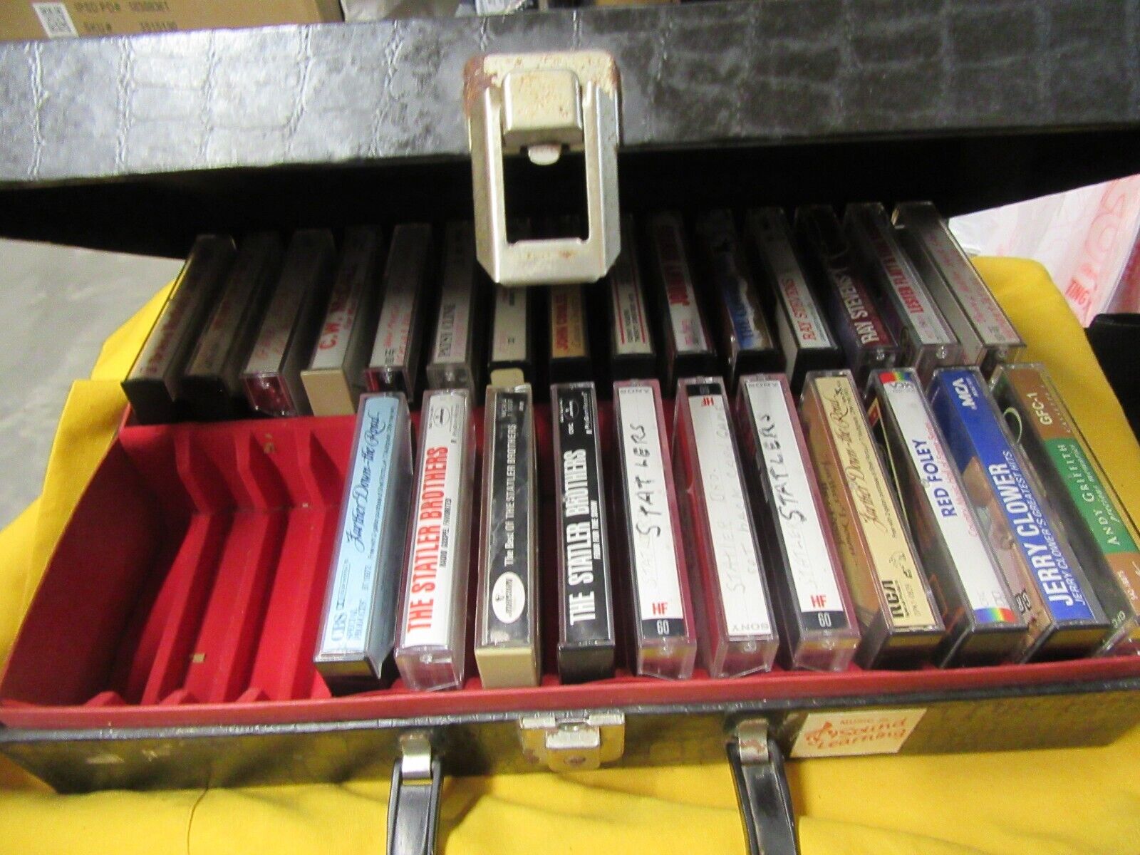 Vintage 26 pcs cassette recording w/ vintage case & keys ( Music Is Sound Learni