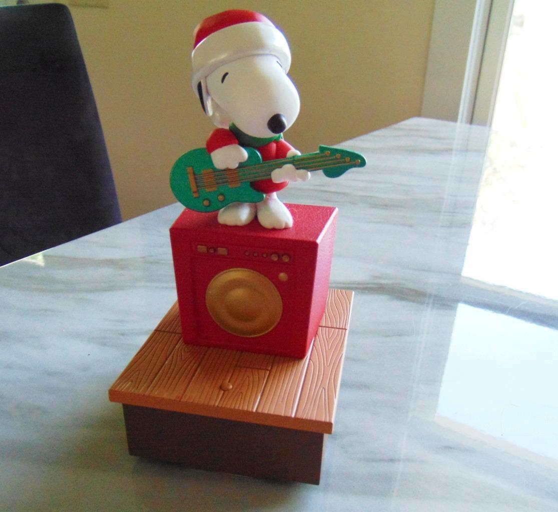 Hallmark Peanuts Band Snoopy Guitar Sound and Motion 2011