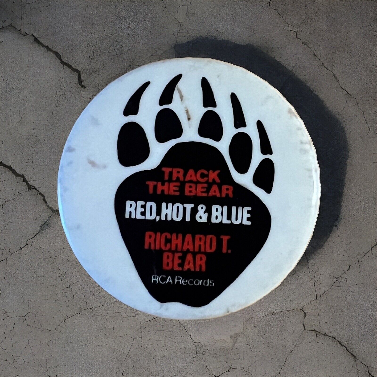 RICHARD T. BEAR: breakin'  RCA  1972 Vintage Pin