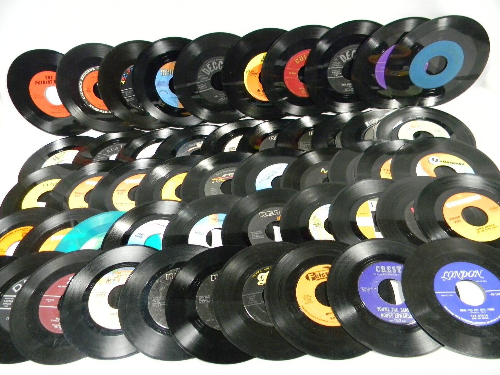 Vintage 45 RPM Records Lot of 50 , Arts and Crafts Man Cave ,Wall Hangers - 3D2C
