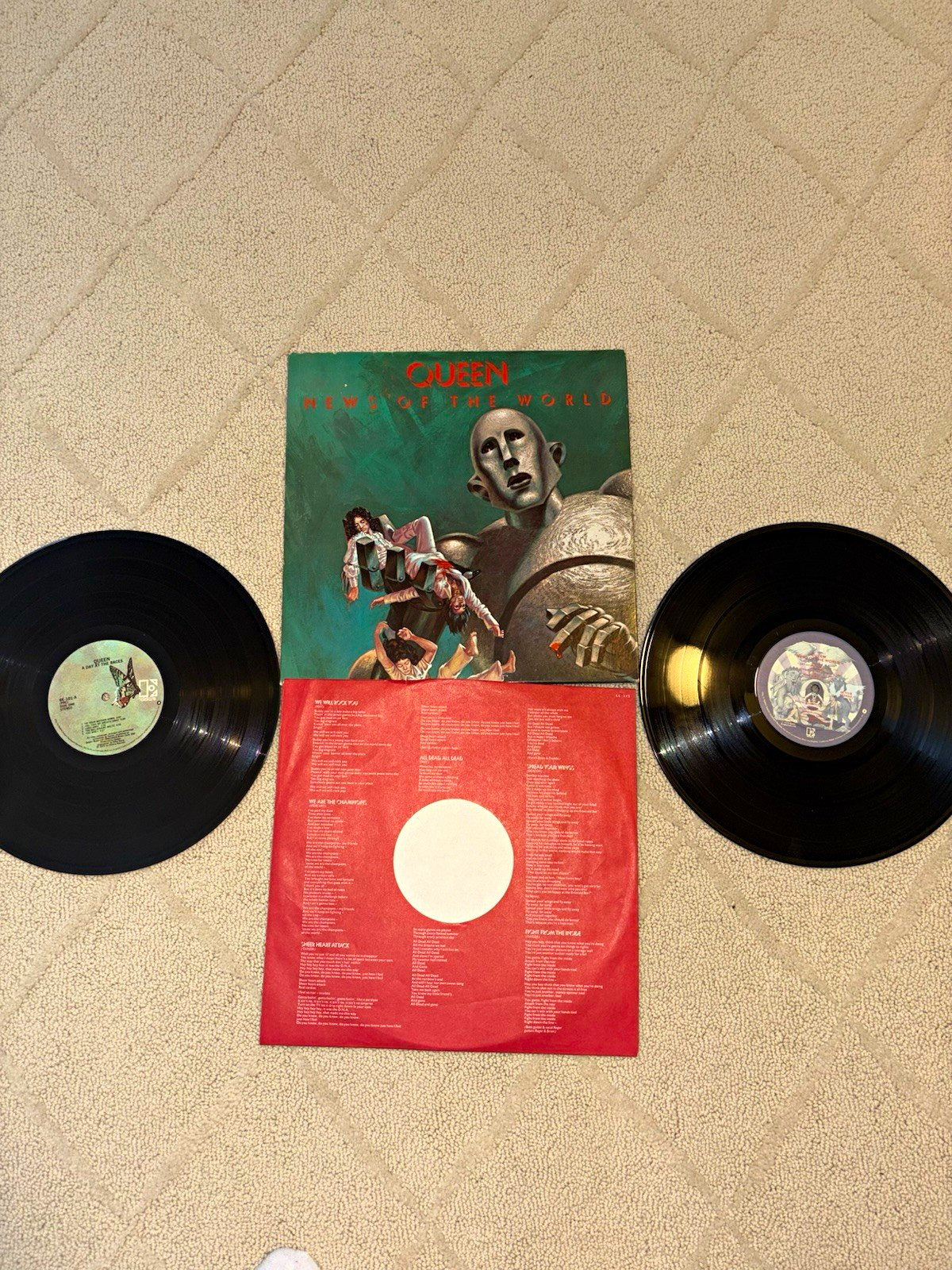 Queen News Of The World 1977 Vinyl LP 6E-112 + A Day At The Races Bonus LP