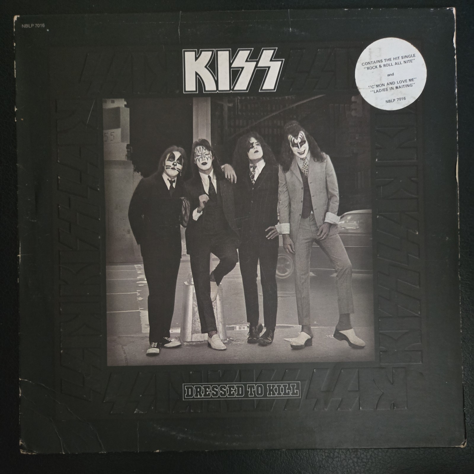Kiss Dressed To Kill Vinyl 1975 1st Pressing with HYPE STICKER