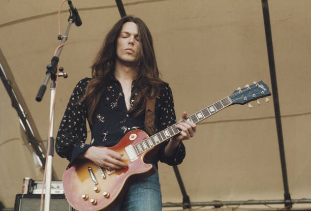 Guitarist Scott Gorham Performs Playing A Gibson Les Paul Guitar O- Old Photo