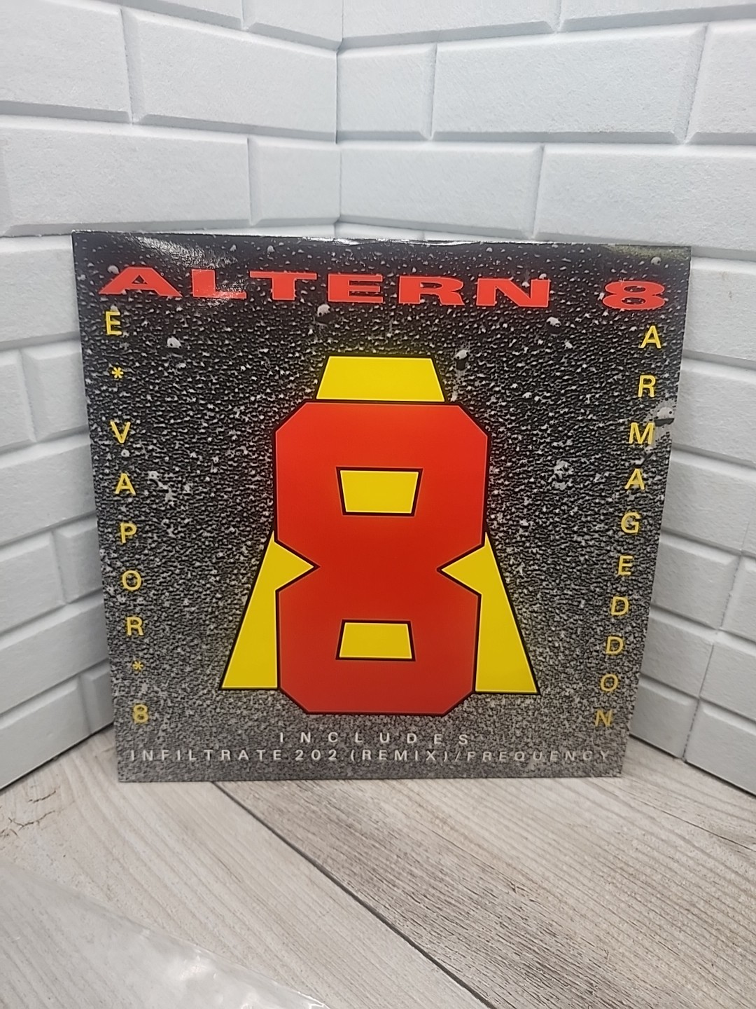 Altern 8 - E*Vapor*8 / Armageddon, 12\