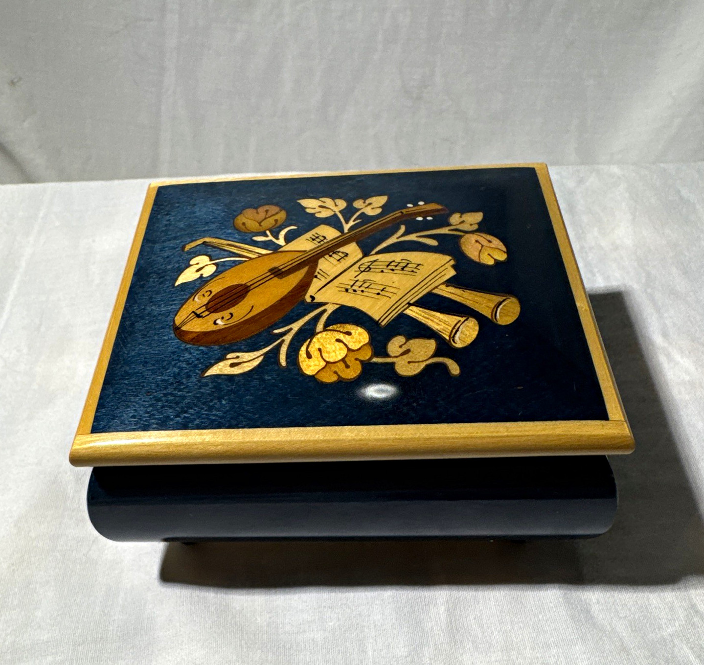 Vintage Reuge Swiss Movement Music Box Sorrento Italy Inlaid Mandolin Vienna