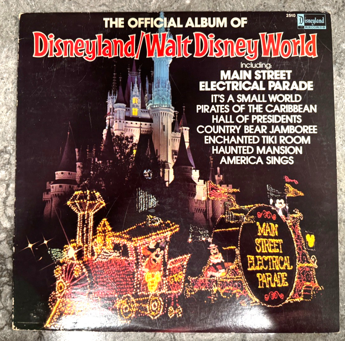Vintage Vinyl Walt Disney's Officil Album of DISNEYLAND/WALT DISNEY WORLD 1980