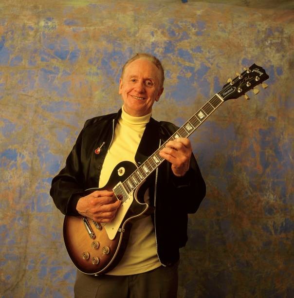 Les PAUL posed studio playing Gibson Les Paul guitar Music Old Photo