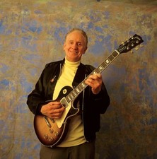 Les PAUL posed studio playing Gibson Les Paul guitar Music Old Photo picture