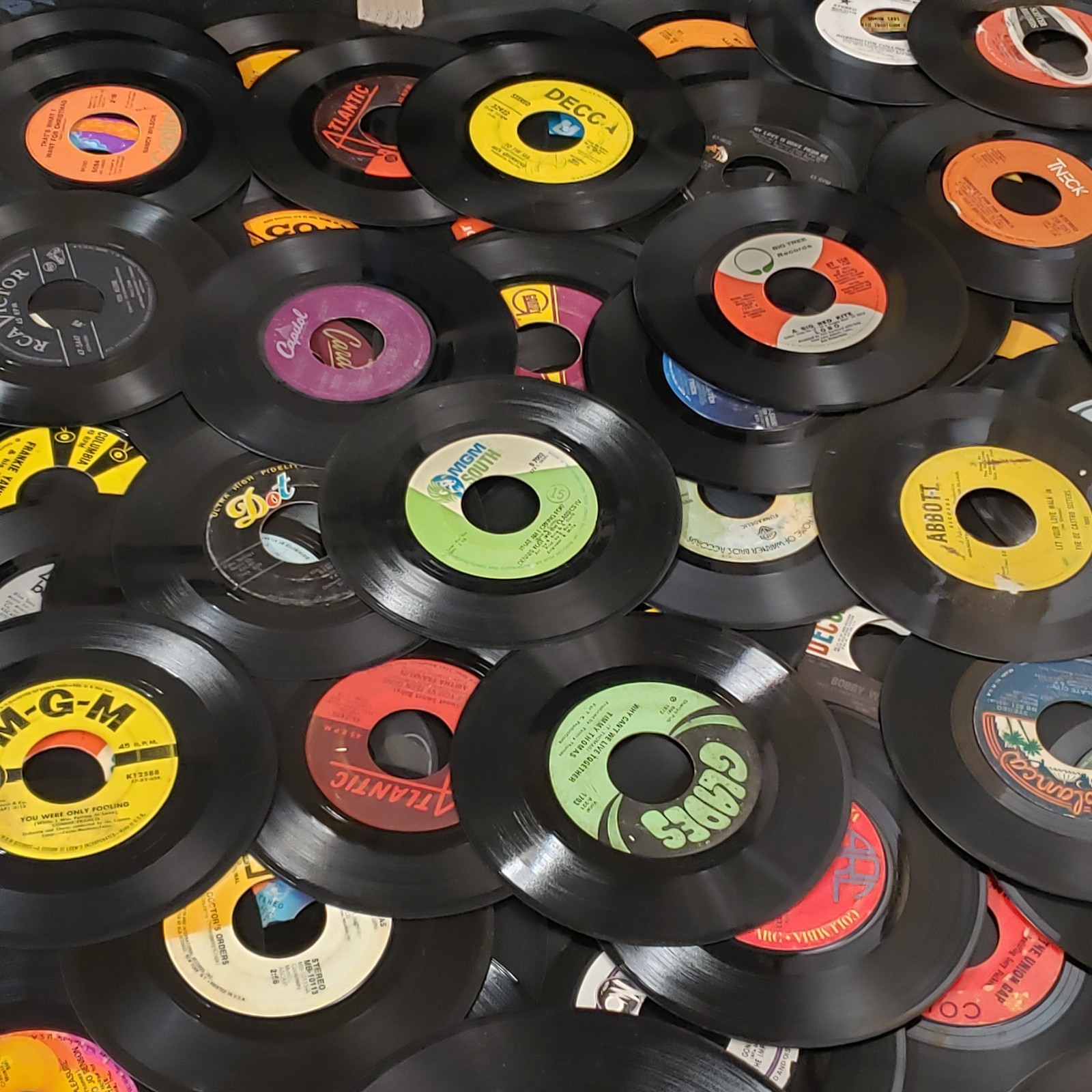 100 Vinyl Records 45 RPM 7
