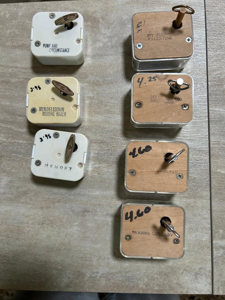 Lot of 7 VTG Sankyo Music Box Wind Up Movement w/ Keys