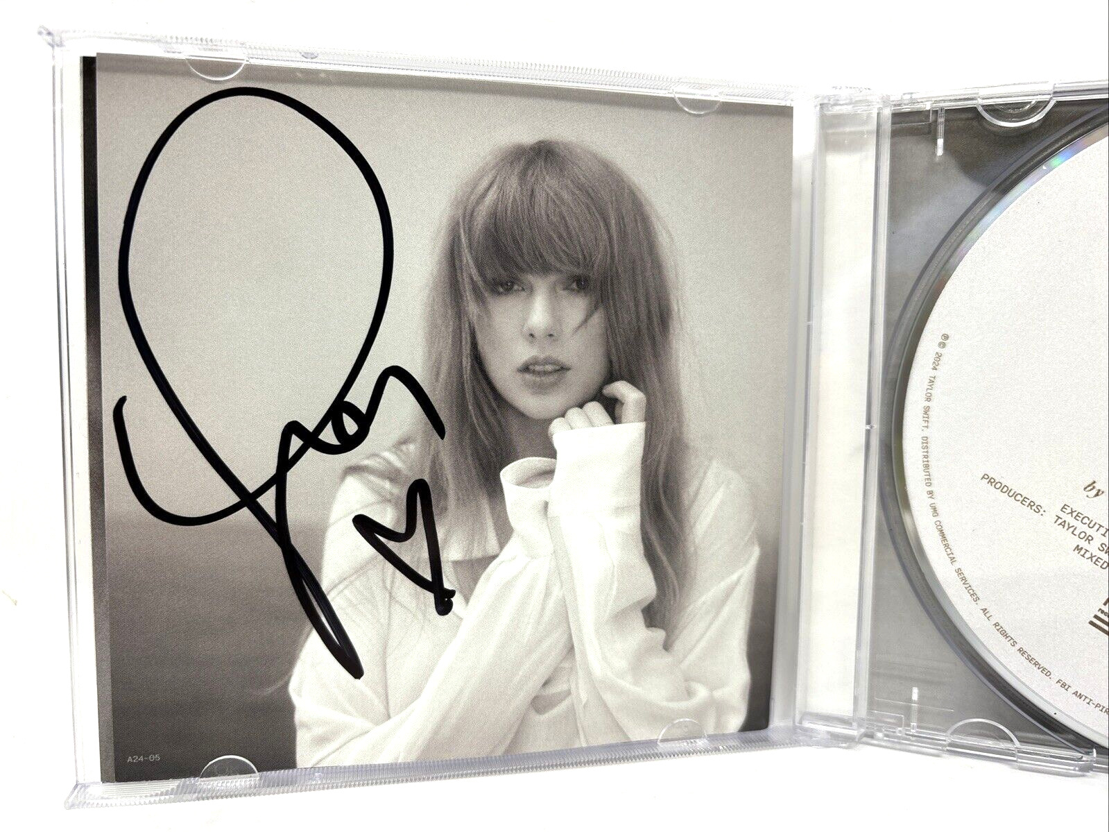 IN HAND Taylor Swift The Tortured Poets Department CD HEART HAND SIGNED PHOTO
