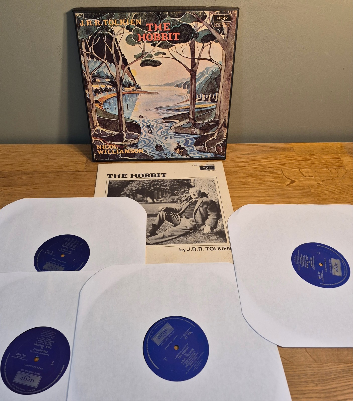 J.R.R. Tolkien The Hobbit Vinyl Box Set Nicol Williamson Argo Stereo w/ Booklet