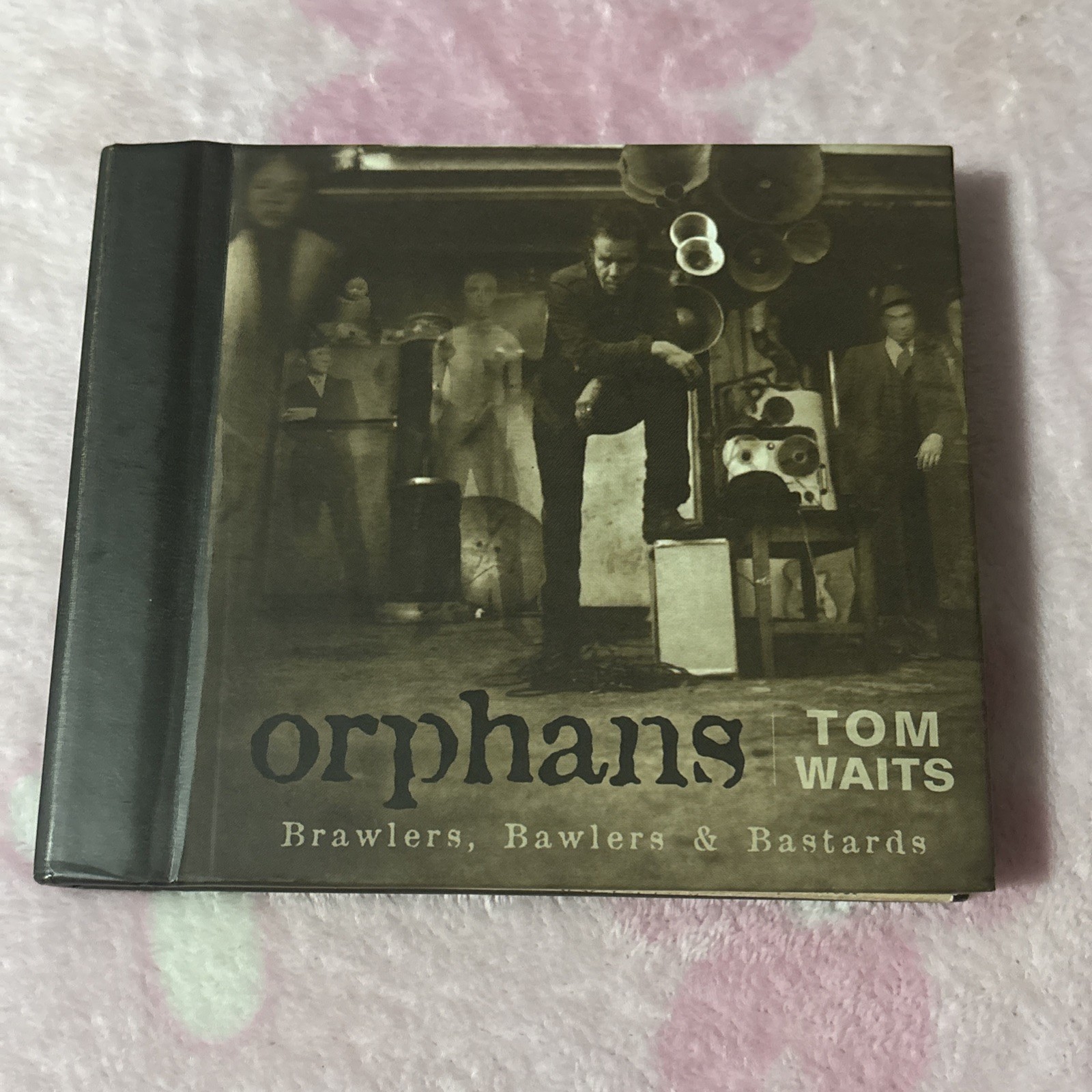 Orphans: Brawlers, Bawlers & Bastards, Tom Waits Limited Edition Book + 3 CD Set