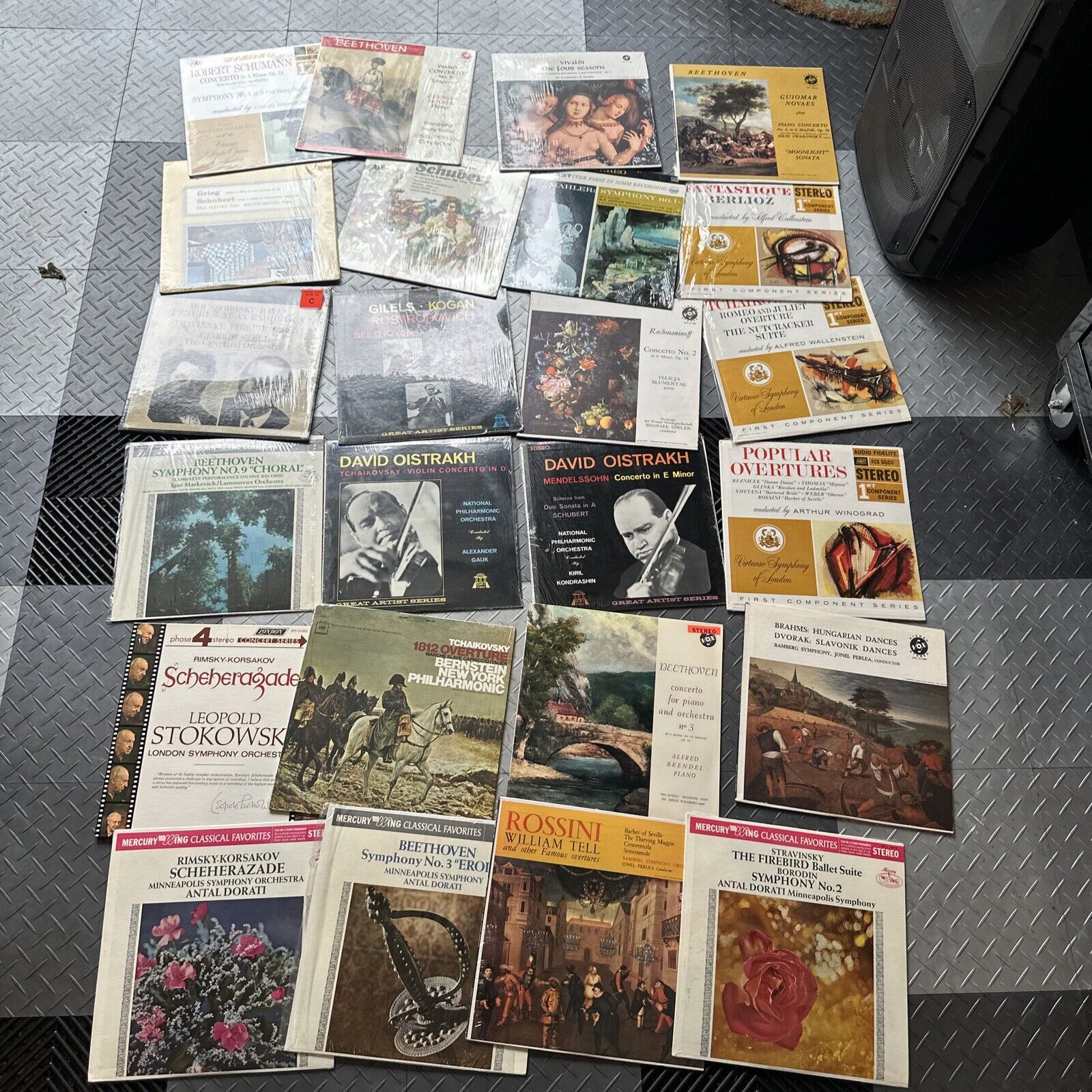 Lot Of 24 Album Records Box Sets Vivaldi Beethoven Schubert & More