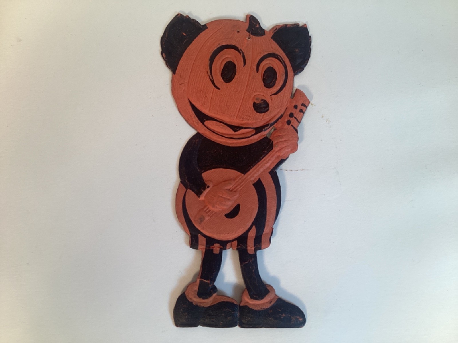 VINTAGE HALLOWEEN GERMAN “MICKEY” PLAYING BANJO EMBOSSED DIE CUT ANTIQUE
