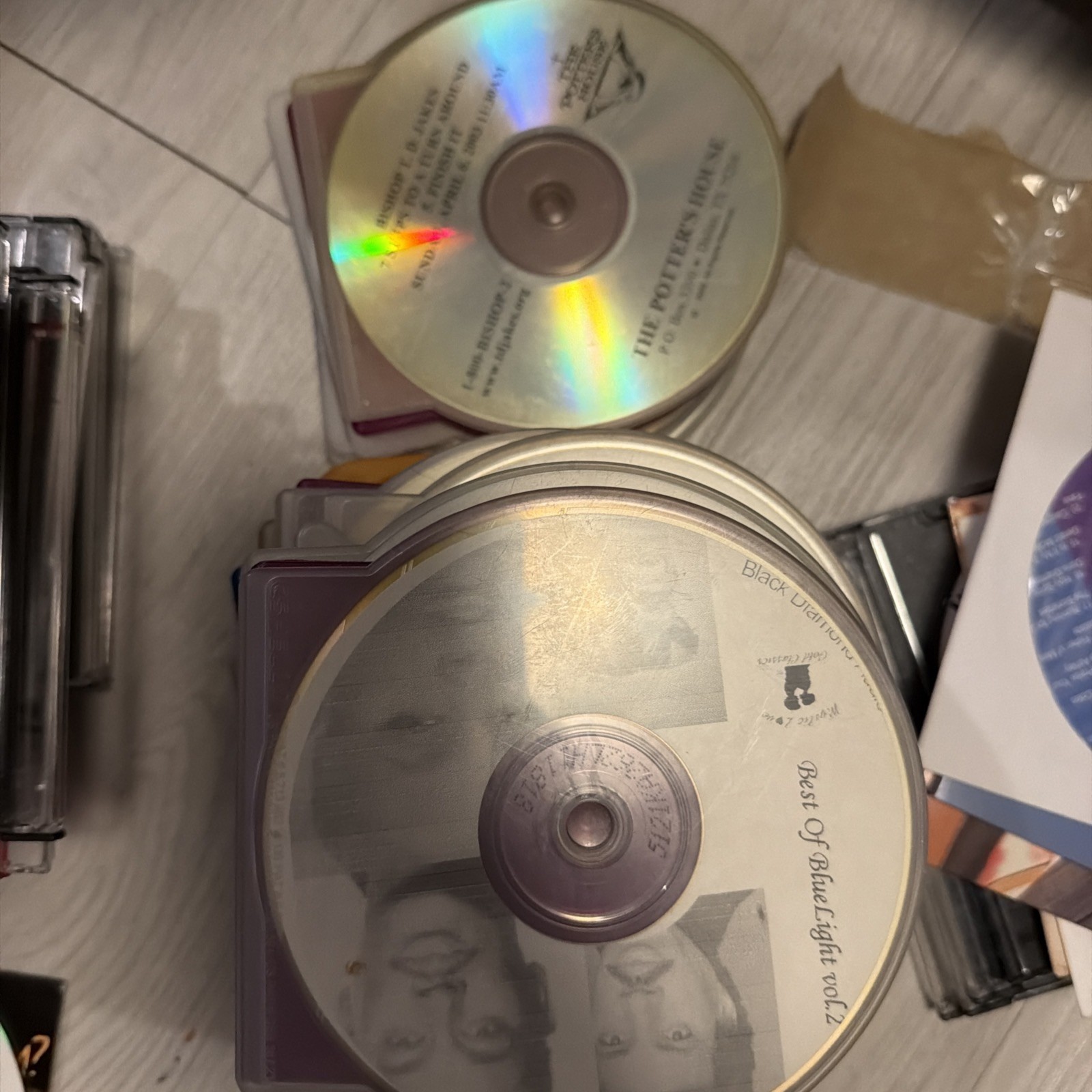Lot of 30 random CDs/gospel with slim cases
